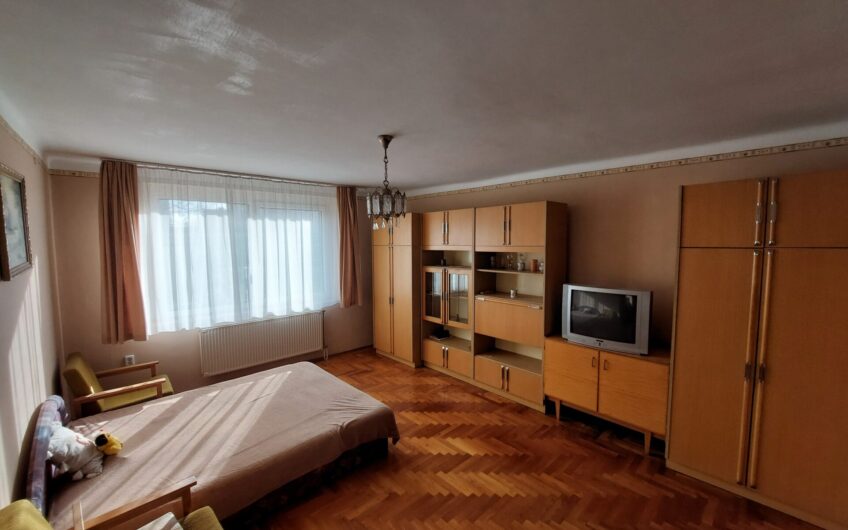 Záhonyban eladó 3 szobás társasházi lakás.