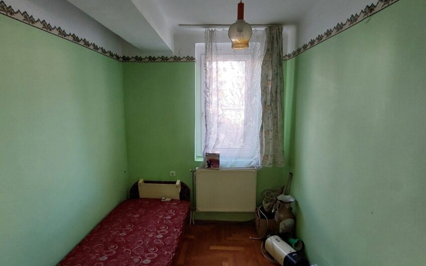 Záhonyban eladó 3 szobás társasházi lakás.