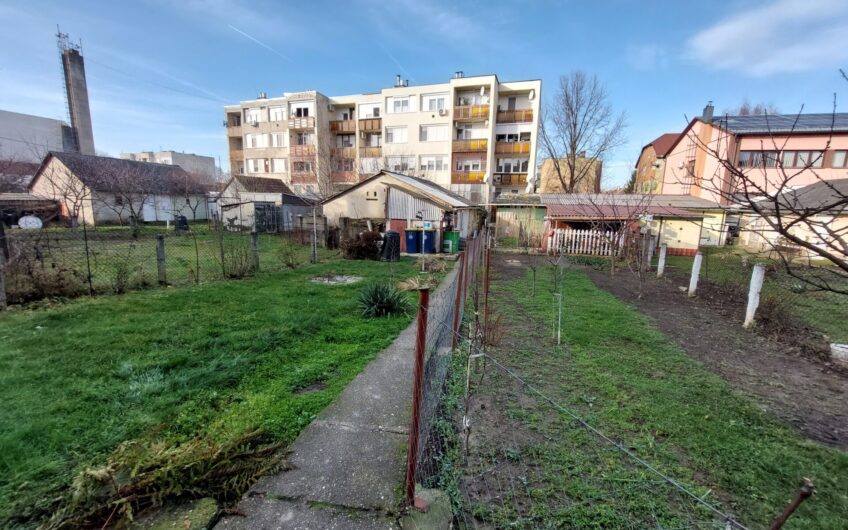 Záhonyban eladó 3 szobás társasházi lakás.