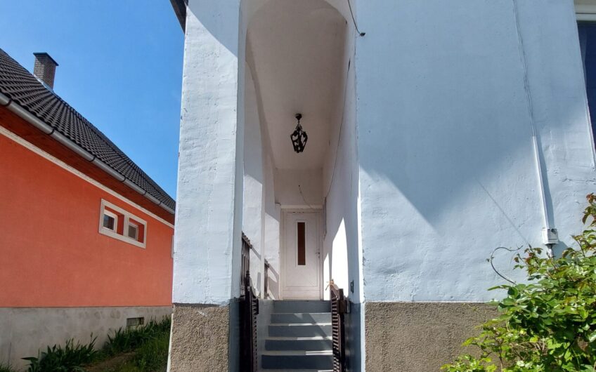 🏡 Tágas családi ház eladó Mándokon – kandallóval, nagy telekkel!