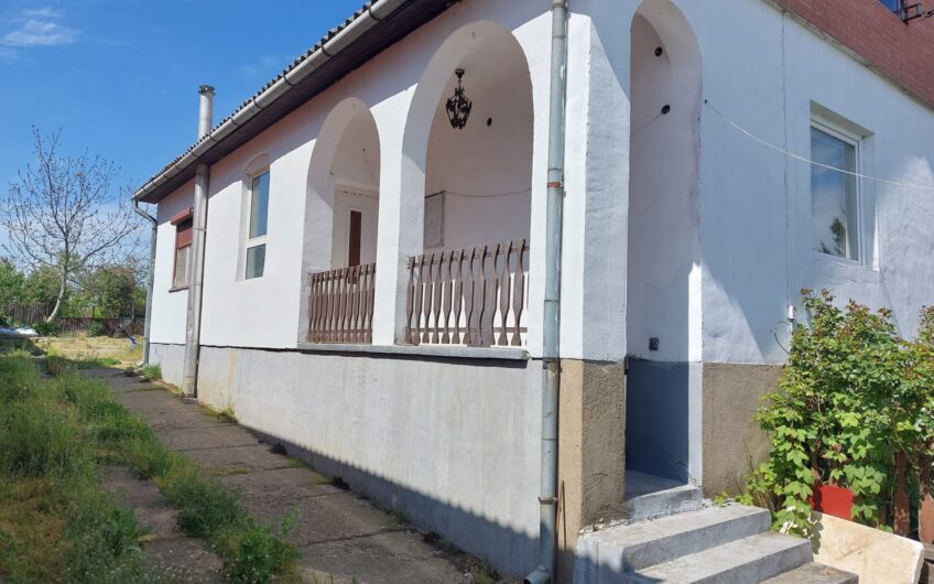 🏡 Tágas családi ház eladó Mándokon – kandallóval, nagy telekkel!