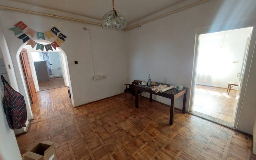 🏡 Tágas családi ház eladó Mándokon – kandallóval, nagy telekkel!